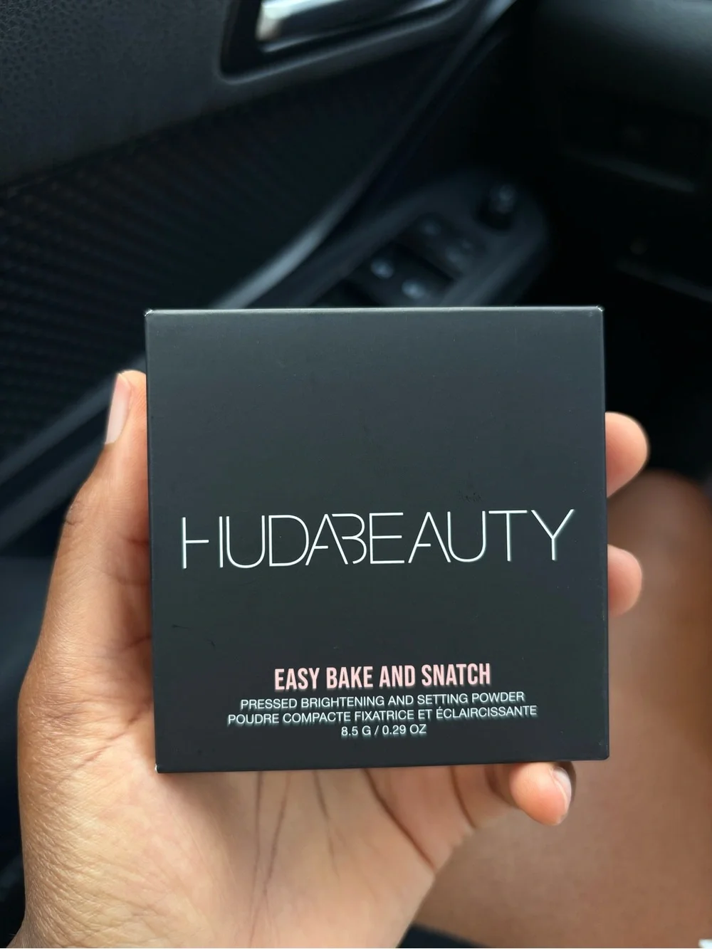 HUDA BEAUTY Easy Bake and Snatch Pressed Setting Powder - Black & Pink Text